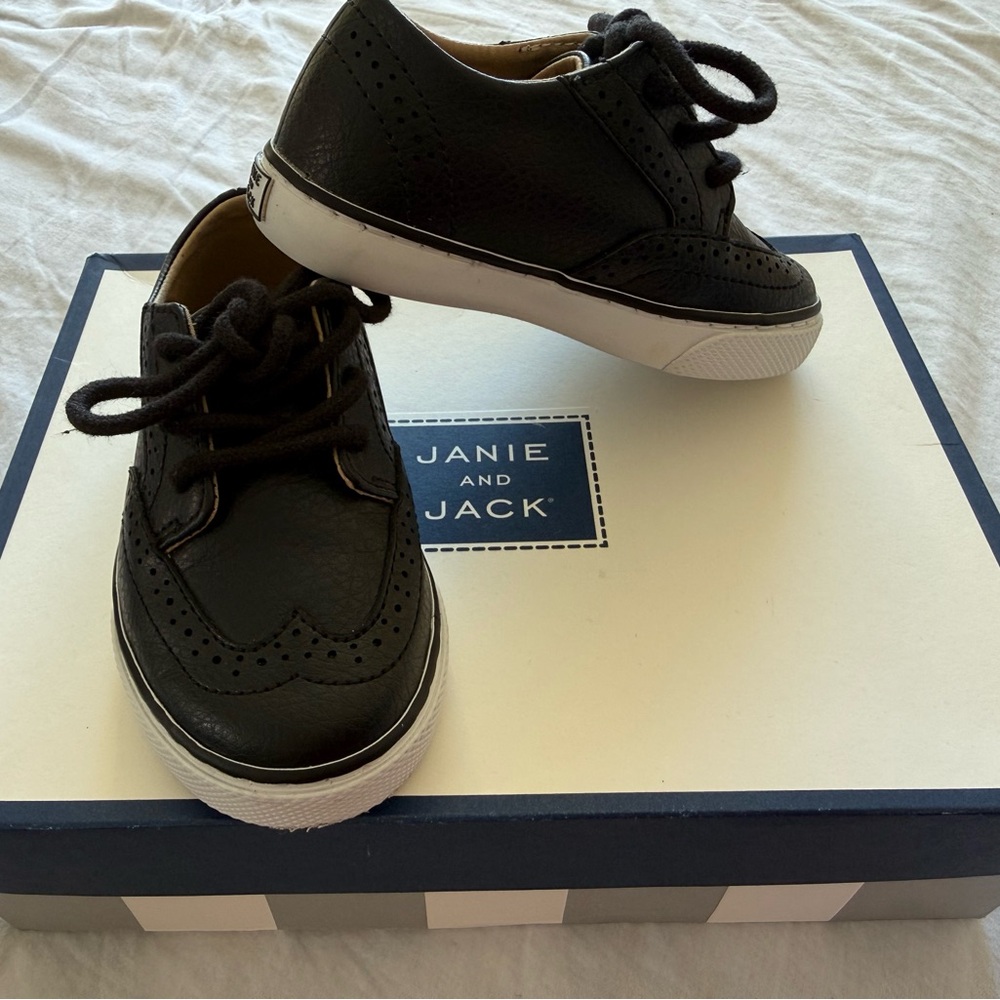 Janie and Jack Black Wingtip Sneaker